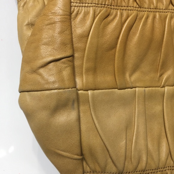 Prada ❤️❤️❤️Tan Leather Handbag - Picture 7 of 10